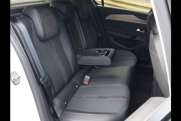 Peugeot E-308 FIRST EDITION GT EV 54 KWH + STUUR/STOELVERW. | ADAPTIVE CRUISE | CARPLAY | STANDKACHEL | CAMERA