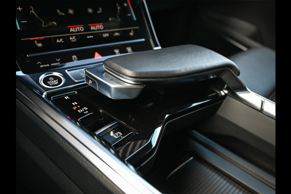 Audi Q8 Sportback e-tron 55 quattro 408pk S Edition 115 kWh | Panoramadak | S-Seats + Memory | B&O Sound | Camera | Luchtvering | Keyless | Active Cruise | Ambiance Interieur | 4-Zone Climate | Decor Carbon