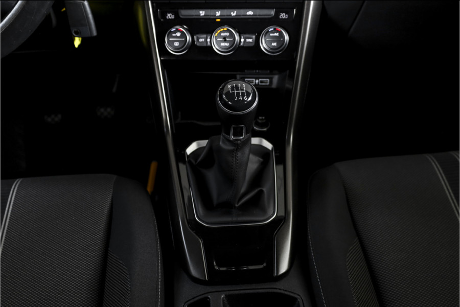 Volkswagen T-Roc 1.5 TSI Style 150 PK Orig. NL | Afn. Trekhaak | Adapt. Cruise | PDC | NAV + App. Connect | ECC | LM 16" |