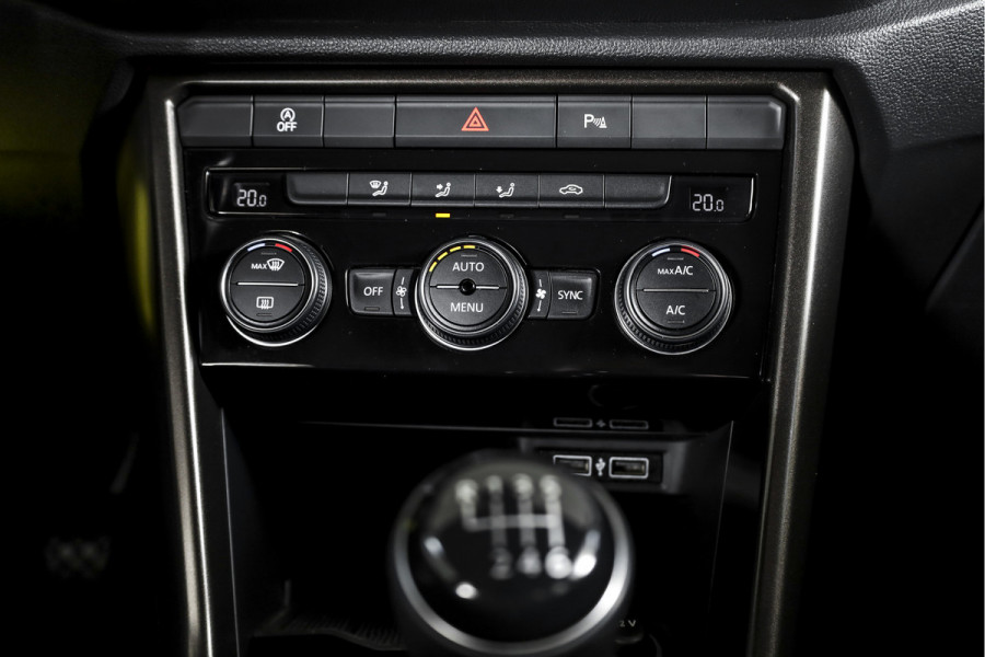 Volkswagen T-Roc 1.5 TSI Style 150 PK Orig. NL | Afn. Trekhaak | Adapt. Cruise | PDC | NAV + App. Connect | ECC | LM 16" |