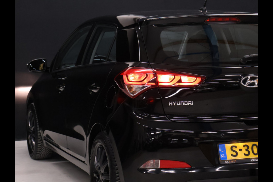 Hyundai i20 1.4i i-Vision Automaat [TREKHAAK, AIRCO, PARKEERSENSOR, RADIO, NIEUWSTAAT]