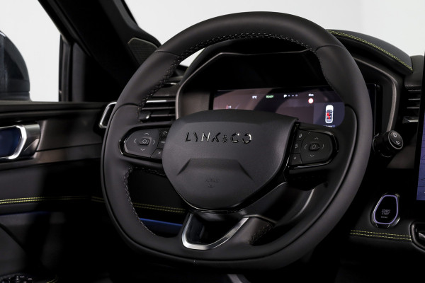 Lynk & Co 01 1.5 More | S/K-panodak | Dig. Cockpit | Stoel-+Stuurverw. | 360 Camera | Adapt. Cruise | Memory | Elek. klep | LM 20" |