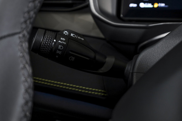 Lynk & Co 01 1.5 More | S/K-panodak | Dig. Cockpit | Stoel-+Stuurverw. | 360 Camera | Adapt. Cruise | Memory | Elek. klep | LM 20" |