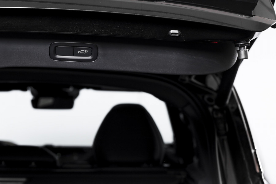 Lynk & Co 01 1.5 More | S/K-panodak | Dig. Cockpit | Stoel-+Stuurverw. | 360 Camera | Adapt. Cruise | Memory | Elek. klep | LM 20" |