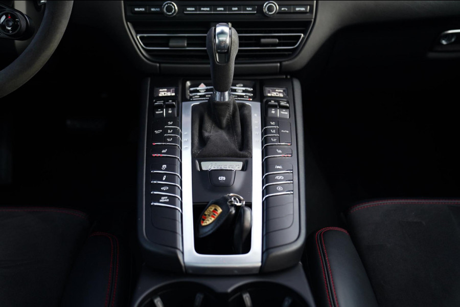 Porsche Macan 2.9 GTS | Panorama | Sport uitlaat | 360 Cam | Luchtvering | Sport Chrono | Dealer onderhouden | 1e eigenaar | ACC |