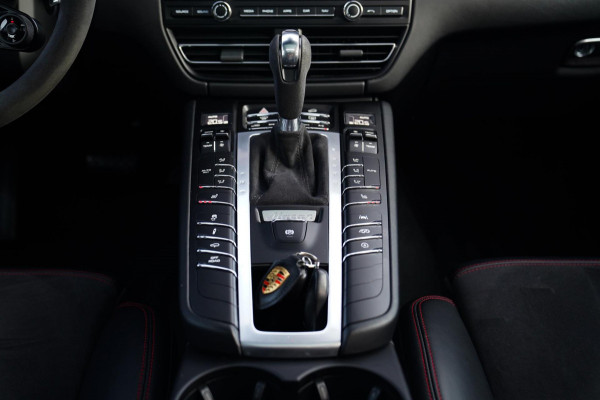 Porsche Macan 2.9 GTS | Panorama | Sport uitlaat | 360 Cam | Luchtvering | Sport Chrono | Dealer onderhouden | 1e eigenaar | ACC |