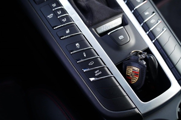 Porsche Macan 2.9 GTS | Panorama | Sport uitlaat | 360 Cam | Luchtvering | Sport Chrono | Dealer onderhouden | 1e eigenaar | ACC |