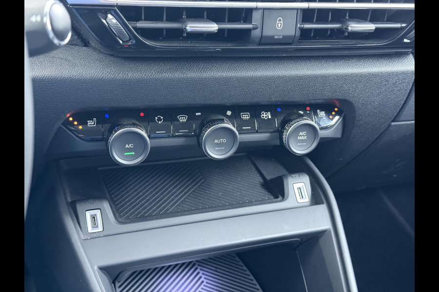 Citroën Ë-C4 Shine 50 kWh SOH 98% 3-FASE LADER | STUUR- & STOELVERWARMING | TREKHAAK | HEAD-UP DISPLAY | CAMERA | KEYLESS START & GO | DODEHOEKDETECTIE | RIJKLAAR MET 12 MAANDEN BOVAG-GARANTIE