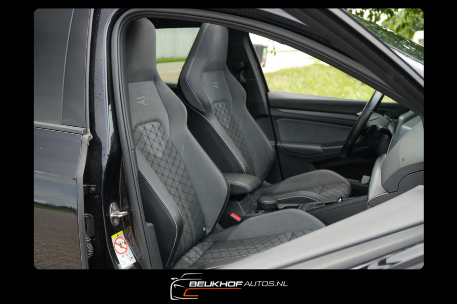 Volkswagen Golf 1.5 eTSI R-Line Pano H&K Audio Cruise Camera