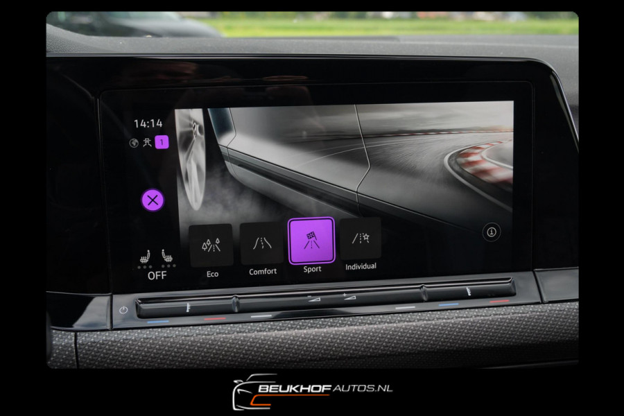 Volkswagen Golf 1.5 eTSI R-Line Pano H&K Audio Cruise Camera