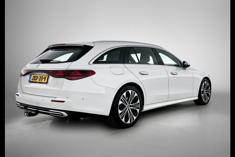 Mercedes-Benz E-Klasse Estate 300 e Luxury Line Plug-In Hybride Trekhaak | Rijassistentiepakket plus | Parkeerpakket met 360°-camera | Distronic | Sfeerverlichting. Inclusief 24 maanden MB Certified garantie voor Europa.