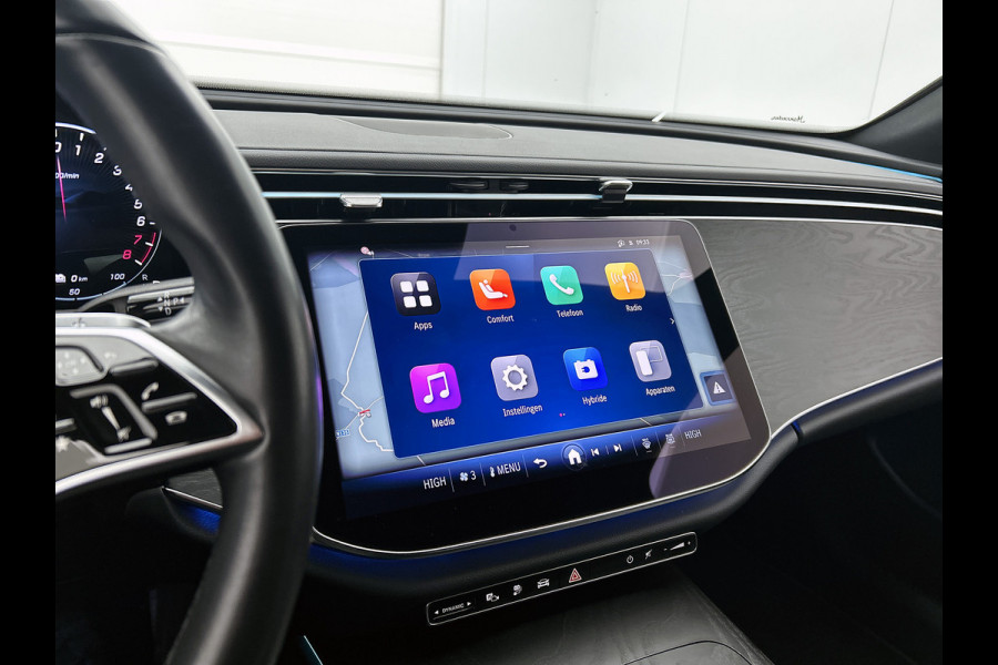 Mercedes-Benz E-Klasse Estate 300 e Luxury Line Plug-In Hybride Trekhaak | Rijassistentiepakket plus | Parkeerpakket met 360°-camera | Distronic | Sfeerverlichting. Inclusief 24 maanden MB Certified garantie voor Europa.