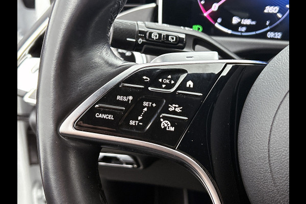 Mercedes-Benz E-Klasse Estate 300 e Luxury Line Plug-In Hybride Trekhaak | Rijassistentiepakket plus | Parkeerpakket met 360°-camera | Distronic | Sfeerverlichting. Inclusief 24 maanden MB Certified garantie voor Europa.