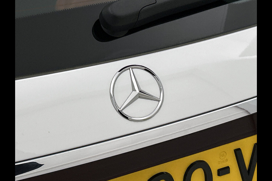 Mercedes-Benz E-Klasse Estate 300 e Luxury Line Plug-In Hybride Trekhaak | Rijassistentiepakket plus | Parkeerpakket met 360°-camera | Distronic | Sfeerverlichting. Inclusief 24 maanden MB Certified garantie voor Europa.