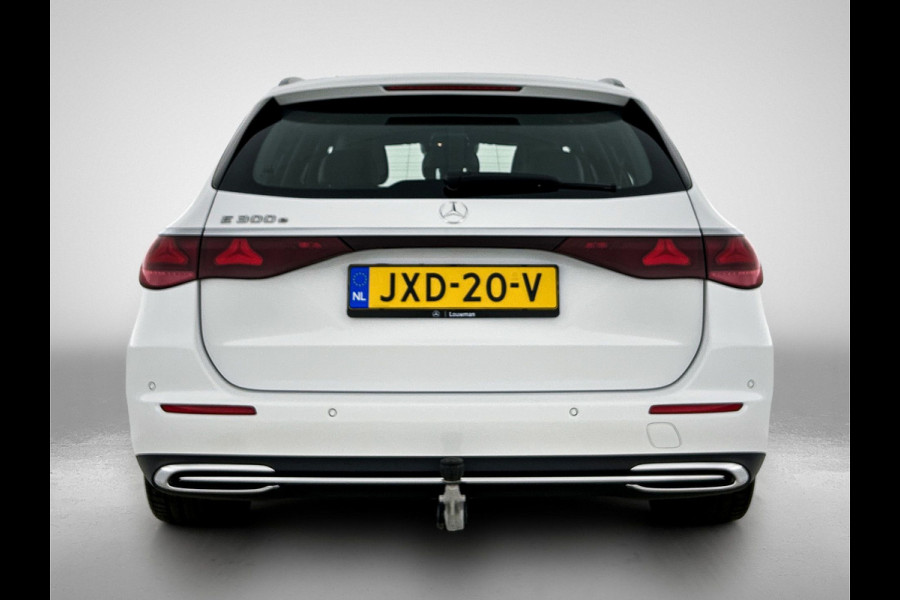 Mercedes-Benz E-Klasse Estate 300 e Luxury Line Plug-In Hybride Trekhaak | Rijassistentiepakket plus | Parkeerpakket met 360°-camera | Distronic | Sfeerverlichting. Inclusief 24 maanden MB Certified garantie voor Europa.