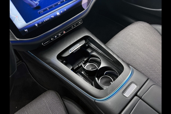 Mercedes-Benz E-Klasse Estate 300 e Luxury Line Plug-In Hybride Trekhaak | Rijassistentiepakket plus | Parkeerpakket met 360°-camera | Distronic | Sfeerverlichting. Inclusief 24 maanden MB Certified garantie voor Europa.