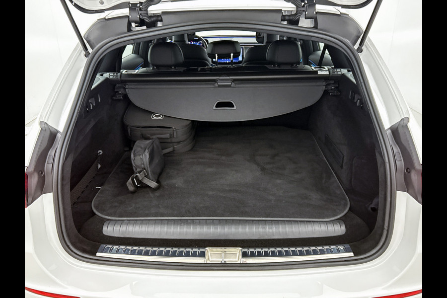 Mercedes-Benz E-Klasse Estate 300 e Luxury Line Plug-In Hybride Trekhaak | Rijassistentiepakket plus | Parkeerpakket met 360°-camera | Distronic | Sfeerverlichting. Inclusief 24 maanden MB Certified garantie voor Europa.