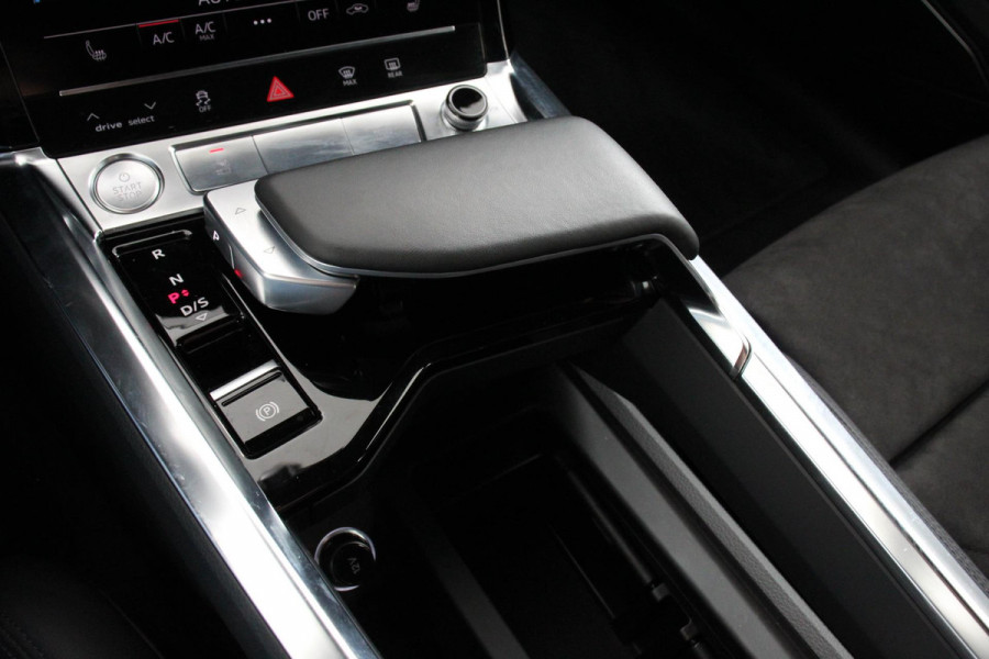 Audi e-tron e-tron 55 quattro | Navigatie | Climate Control | Alcantara | Camera | Electrisch bedienbare achterklep | Led | Cruise Control Adaptive |