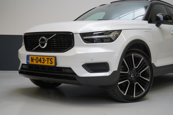 Volvo XC40 1.5 T4 Recharge R-Design | Leder | Panoramadak | Trekhaak | Camera | Lm velgen