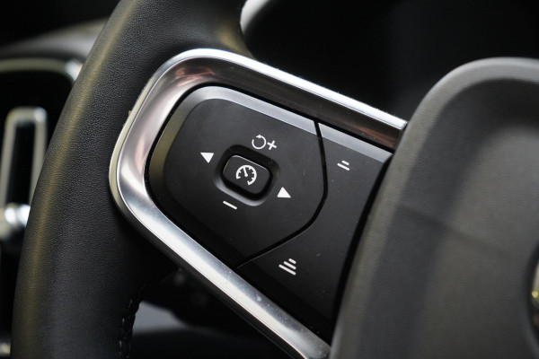 Volvo XC40 1.5 T4 Recharge R-Design | Leder | Panoramadak | Trekhaak | Camera | Lm velgen