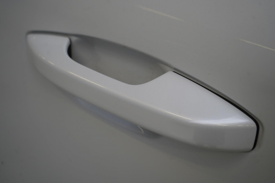 Volvo XC40 1.5 T4 Recharge R-Design | Leder | Panoramadak | Trekhaak | Camera | Lm velgen