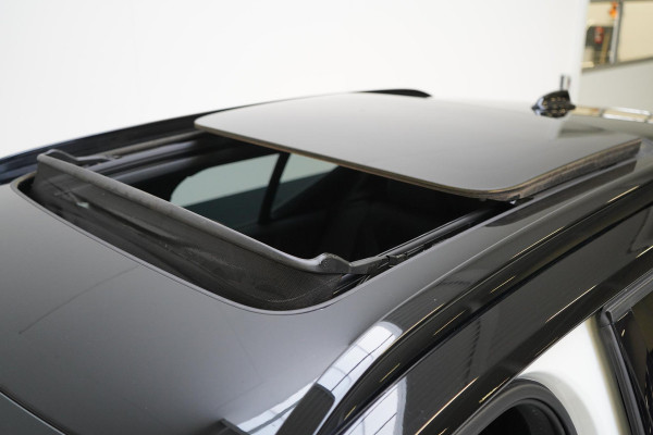 Volvo XC40 1.5 T4 Recharge R-Design | Leder | Panoramadak | Trekhaak | Camera | Lm velgen