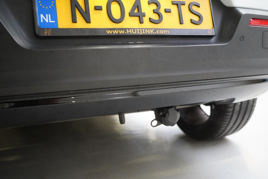 Volvo XC40 1.5 T4 Recharge R-Design | Leder | Panoramadak | Trekhaak | Camera | Lm velgen