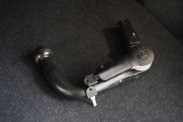 Volvo XC40 1.5 T4 Recharge R-Design | Leder | Panoramadak | Trekhaak | Camera | Lm velgen