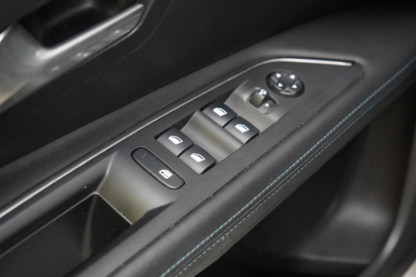 Peugeot 3008 1.2 PureTech Crossway | Panoramadak | Trekhaak | Navigatie | Camera | All-seasonbanden