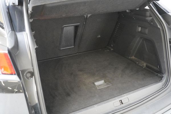 Peugeot 3008 1.2 PureTech Crossway | Panoramadak | Trekhaak | Navigatie | Camera | All-seasonbanden