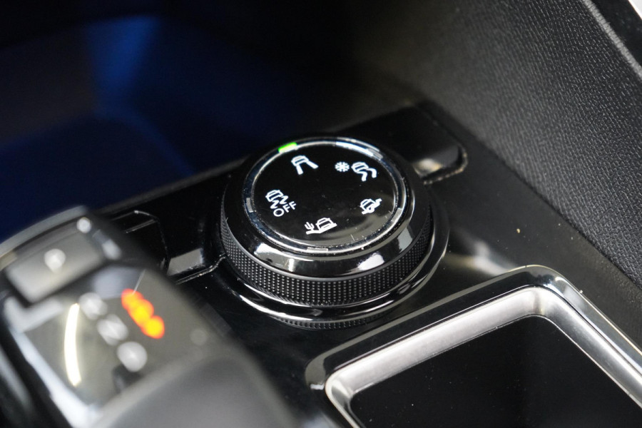 Peugeot 3008 1.2 PureTech Crossway | Panoramadak | Trekhaak | Navigatie | Camera | All-seasonbanden