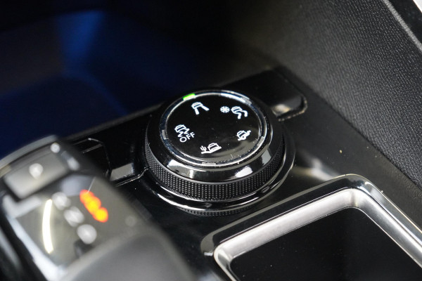 Peugeot 3008 1.2 PureTech Crossway | Panoramadak | Trekhaak | Navigatie | Camera | All-seasonbanden