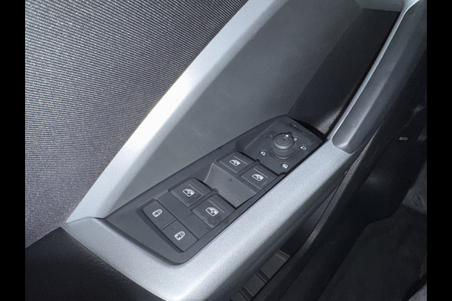 Audi Q3 45 TFSIe 245PK S-TRONIC S-LINE HYBRID CARPLAY/PDC/VIRTUAL