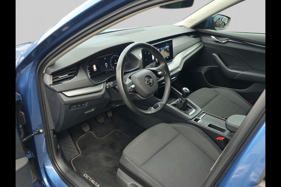 Škoda Octavia Combi 1.0 TSI Business Edition | Achteruitrijcamera | Stoelverwarming | Navigatie | Elektrische achterklep |