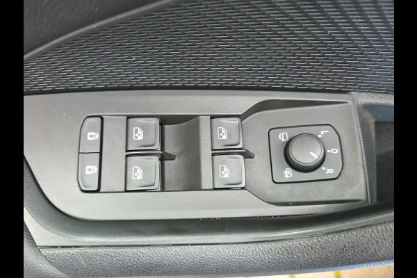 Škoda Octavia Combi 1.0 TSI Business Edition | Achteruitrijcamera | Stoelverwarming | Navigatie | Elektrische achterklep |