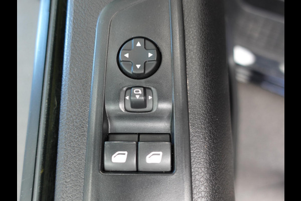 Peugeot Expert 2.0 Hdi 180PK Peugeot Expert 2.0 Hdi Automaat Dubbele Cabine Navigatie Parkeersensoren Clima Control Trekhaak