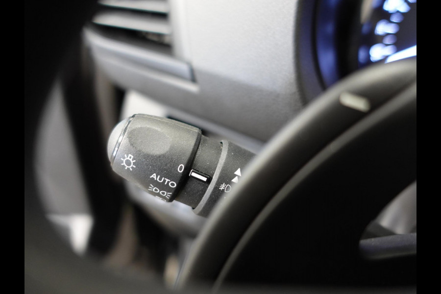 Peugeot Expert 2.0 Hdi 180PK Peugeot Expert 2.0 Hdi Automaat Dubbele Cabine Navigatie Parkeersensoren Clima Control Trekhaak