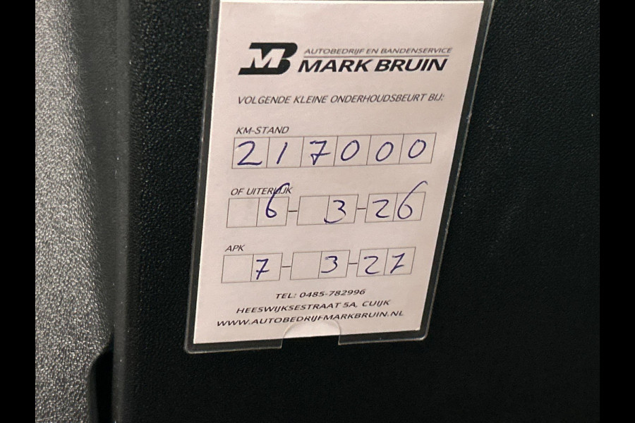 Peugeot 2008 1.2 PureTech Allure | Trekhaak | Stoelverwarming Panorama Dak Climate / Cruise control Carplay Lichtmetaal