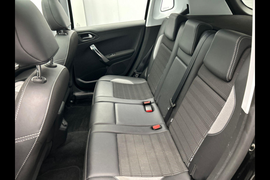 Peugeot 2008 1.2 PureTech Allure | Trekhaak | Stoelverwarming Panorama Dak Climate / Cruise control Carplay Lichtmetaal
