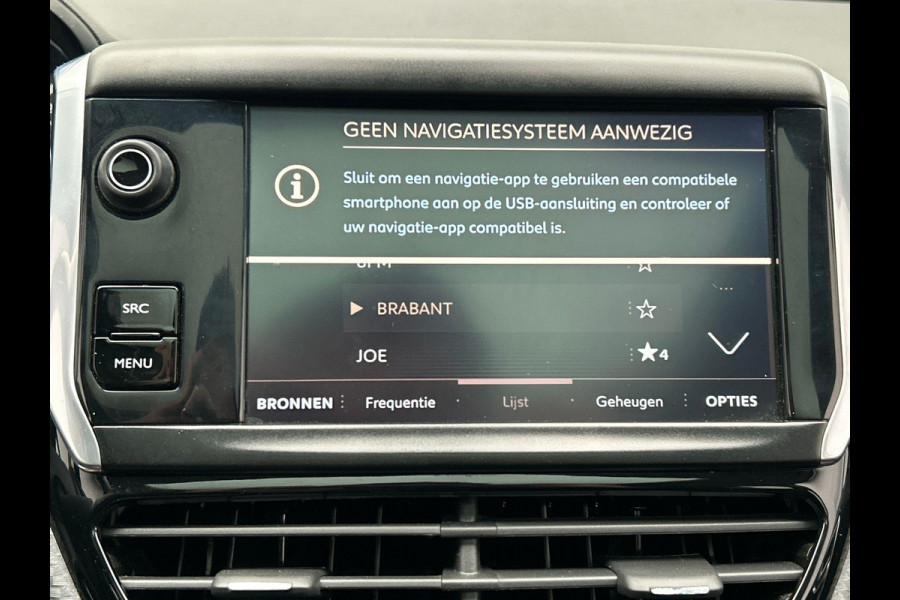 Peugeot 2008 1.2 PureTech Allure | Trekhaak | Stoelverwarming Panorama Dak Climate / Cruise control Carplay Lichtmetaal