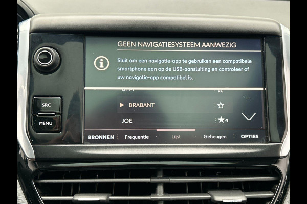 Peugeot 2008 1.2 PureTech Allure | Trekhaak | Stoelverwarming Panorama Dak Climate / Cruise control Carplay Lichtmetaal