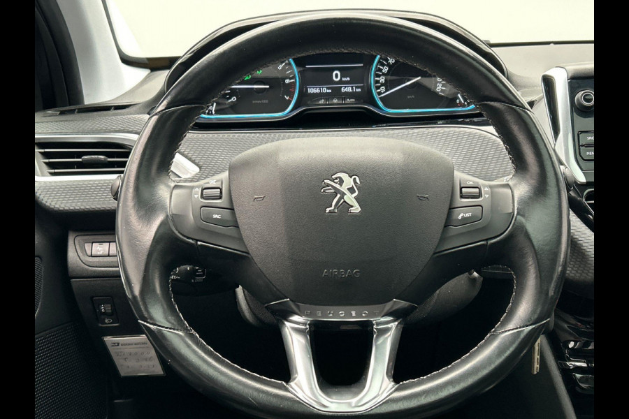 Peugeot 2008 1.2 PureTech Allure | Trekhaak | Stoelverwarming Panorama Dak Climate / Cruise control Carplay Lichtmetaal