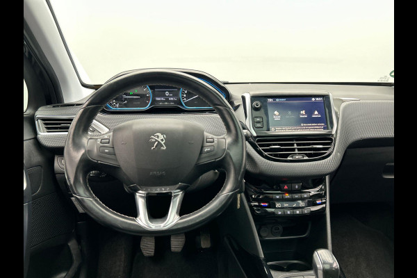 Peugeot 2008 1.2 PureTech Allure | Trekhaak | Stoelverwarming Panorama Dak Climate / Cruise control Carplay Lichtmetaal