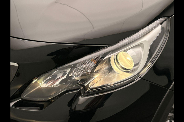 Peugeot 2008 1.2 PureTech Allure | Trekhaak | Stoelverwarming Panorama Dak Climate / Cruise control Carplay Lichtmetaal