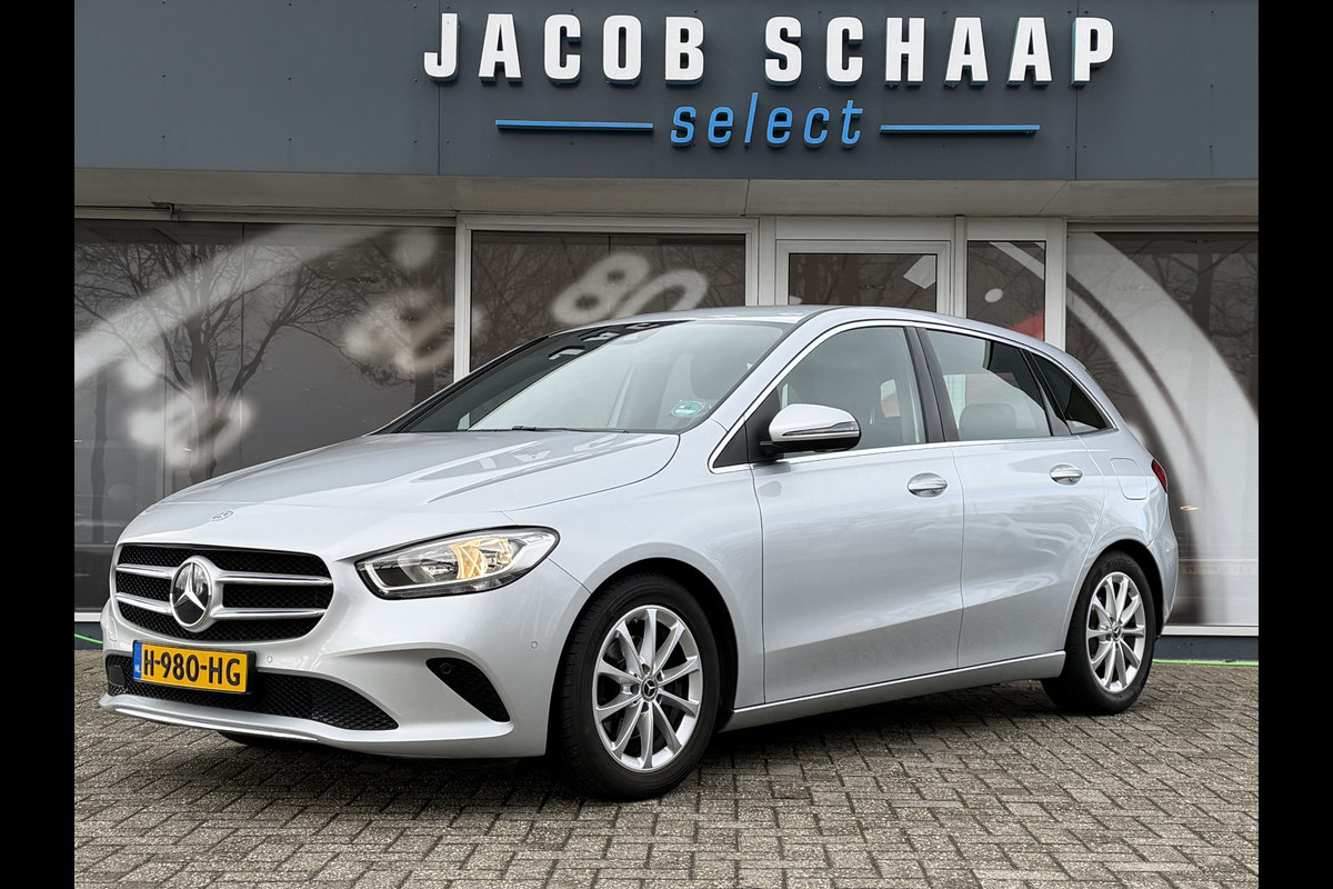 Mercedes-Benz B-klasse 180 Launch Edition Automaat / Parkeersensoren V-A / Cruise Control / Camera / Multimedia / 17'' LM / Navi