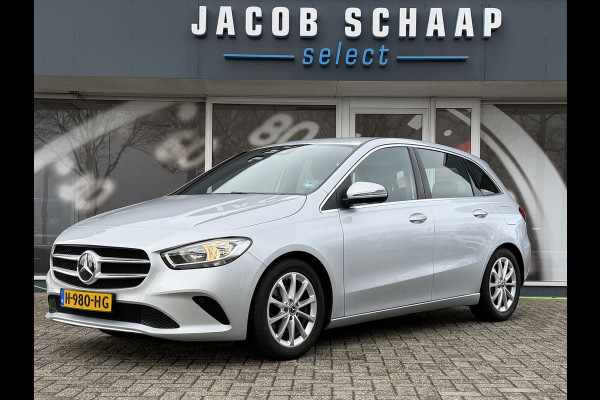 Mercedes-Benz B-klasse 180 Launch Edition Automaat / Parkeersensoren V-A / Cruise Control / Camera / Multimedia / 17'' LM / Navi