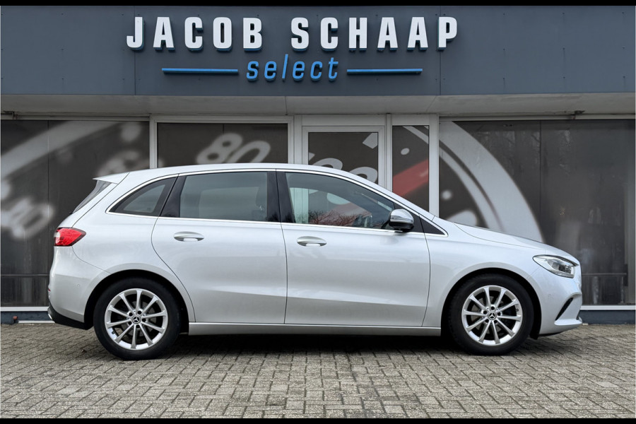 Mercedes-Benz B-klasse 180 Launch Edition Automaat / Parkeersensoren V-A / Cruise Control / Camera / Multimedia / 17'' LM / Navi