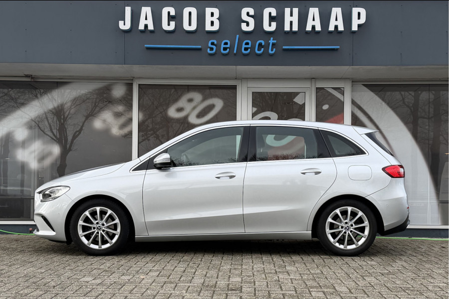 Mercedes-Benz B-klasse 180 Launch Edition Automaat / Parkeersensoren V-A / Cruise Control / Camera / Multimedia / 17'' LM / Navi