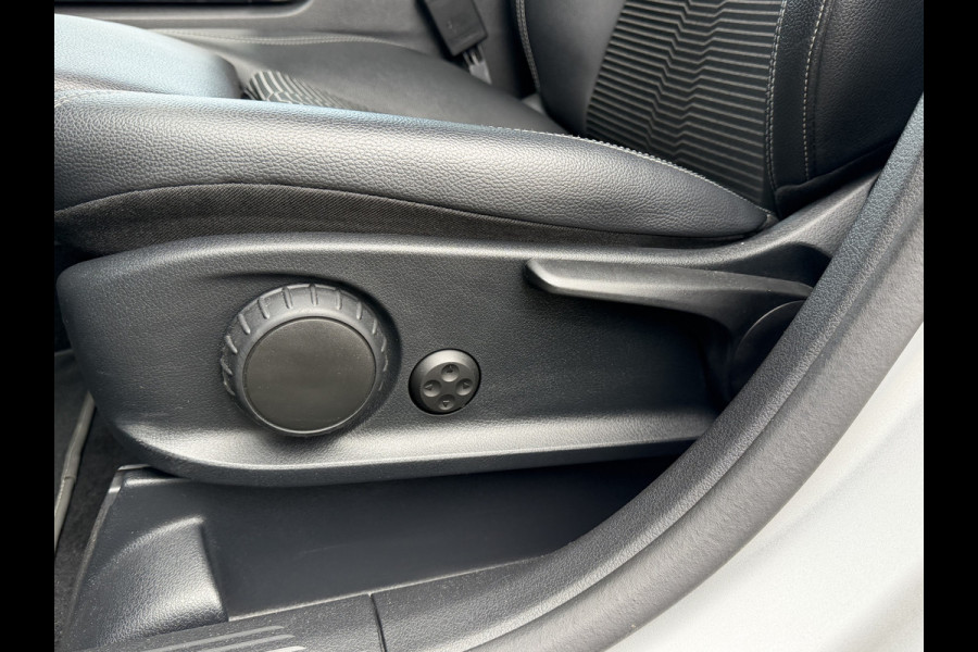 Mercedes-Benz B-klasse 180 Launch Edition Automaat / Parkeersensoren V-A / Cruise Control / Camera / Multimedia / 17'' LM / Navi