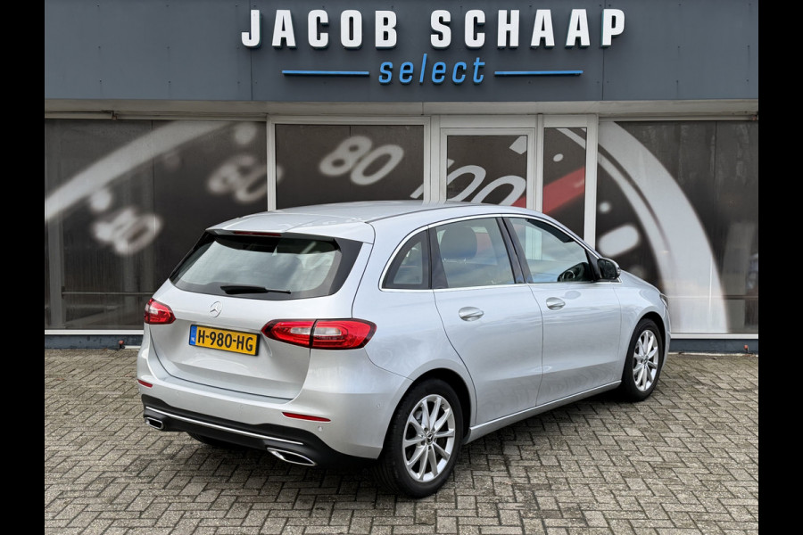 Mercedes-Benz B-klasse 180 Launch Edition Automaat / Parkeersensoren V-A / Cruise Control / Camera / Multimedia / 17'' LM / Navi